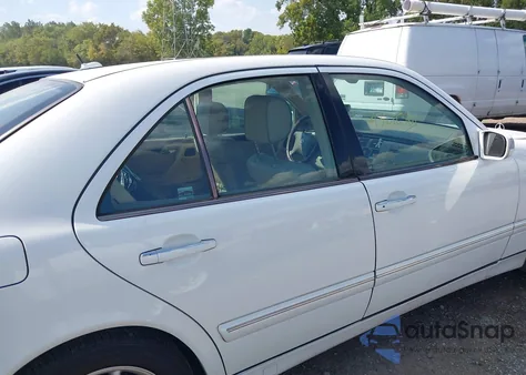 2001 Mercedes-Benz E 320 from USA, damaged, VIN WDBJF65JX1B180132